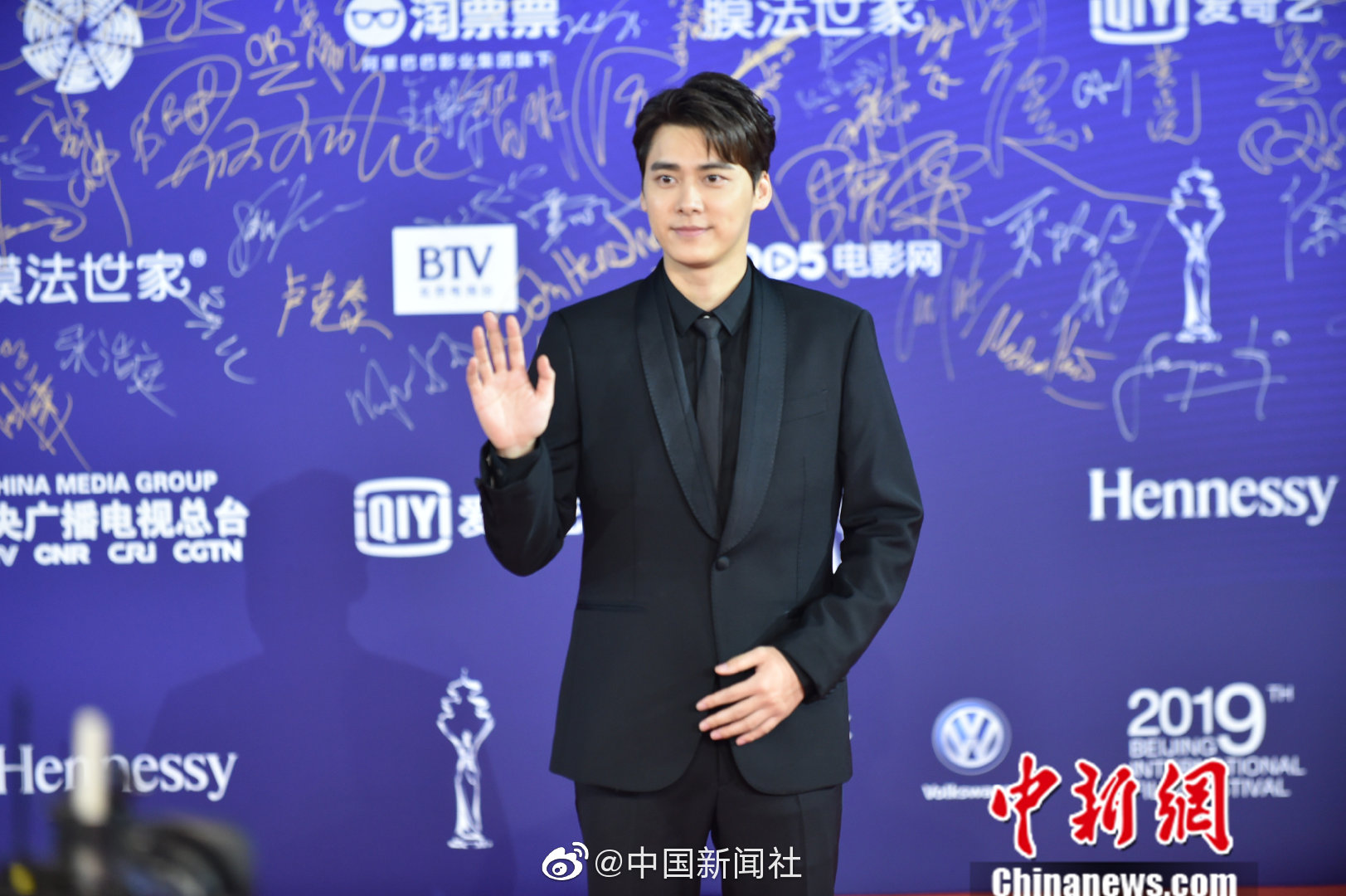 悠王哥哥笑一個(gè)