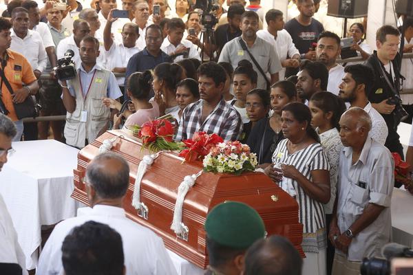 葉思佳和秦大爺?shù)男≌f