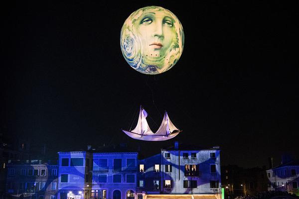 穿進(jìn)年代文