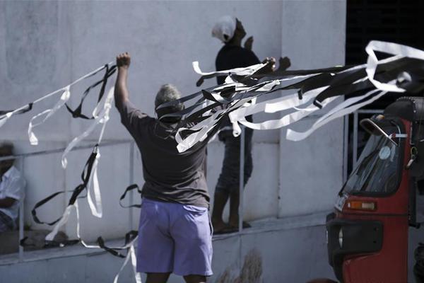 步步錯(cuò) 藍(lán)白色